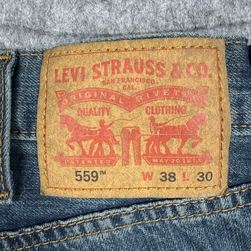 Levis 559 NWT Jeans Mens 38x30 Medium Wash Blue Relaxed Straight $70 MSRP